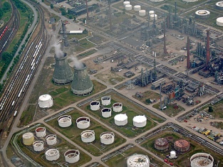 Anlagenrückbau in Shell Raffinerie Hamburg